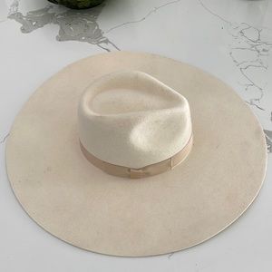 Lack of color Montana oversized hat. Used once. few light stains Size small.🤠